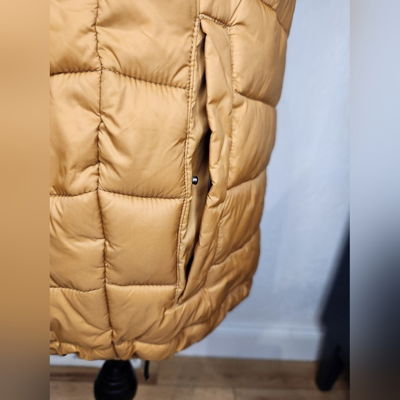 Swiss Tech puffer vest size small - Picture 7 of 14